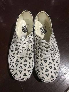vans authentic 33