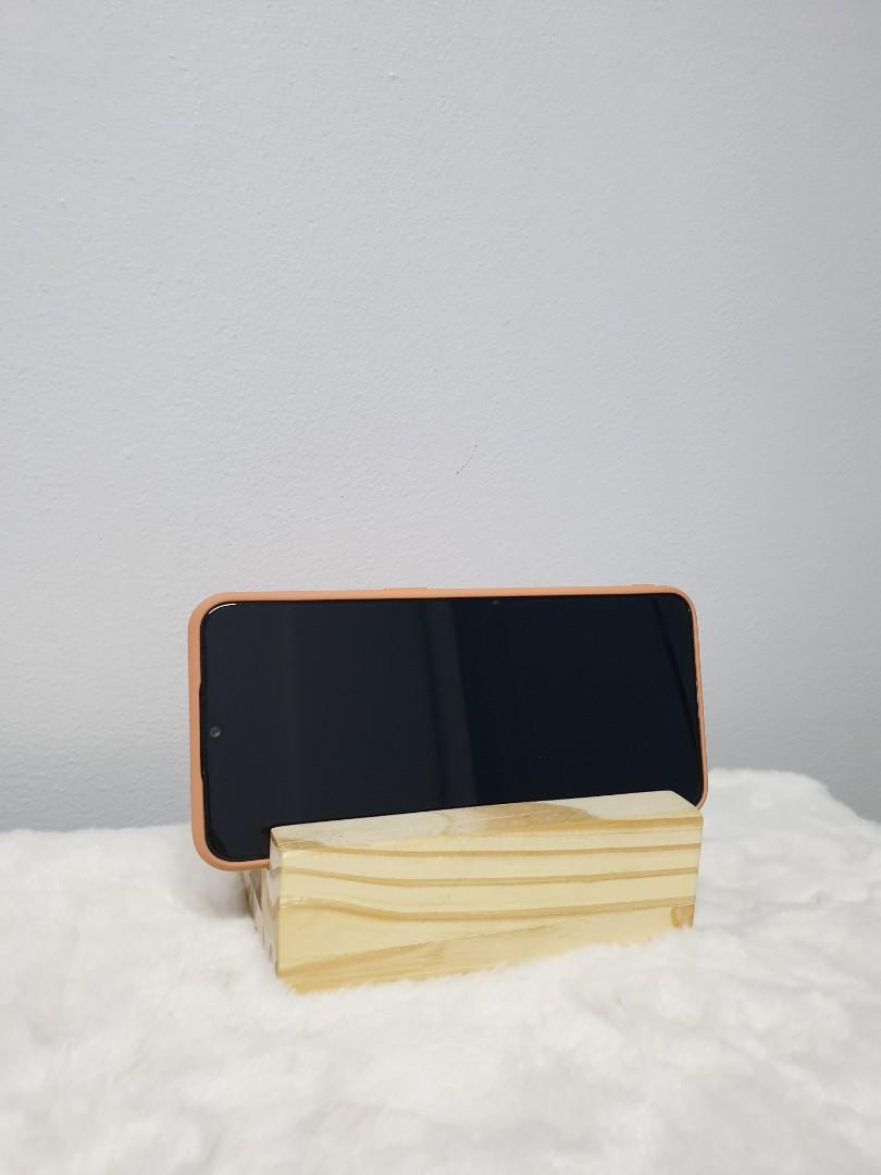 Wooden Cellphone Stand (Category: Mounts & Holders) located in Quezon City. Submitted by shakira999 (Listing ID 1057184708, Image 1). Description: Material: Palochina.