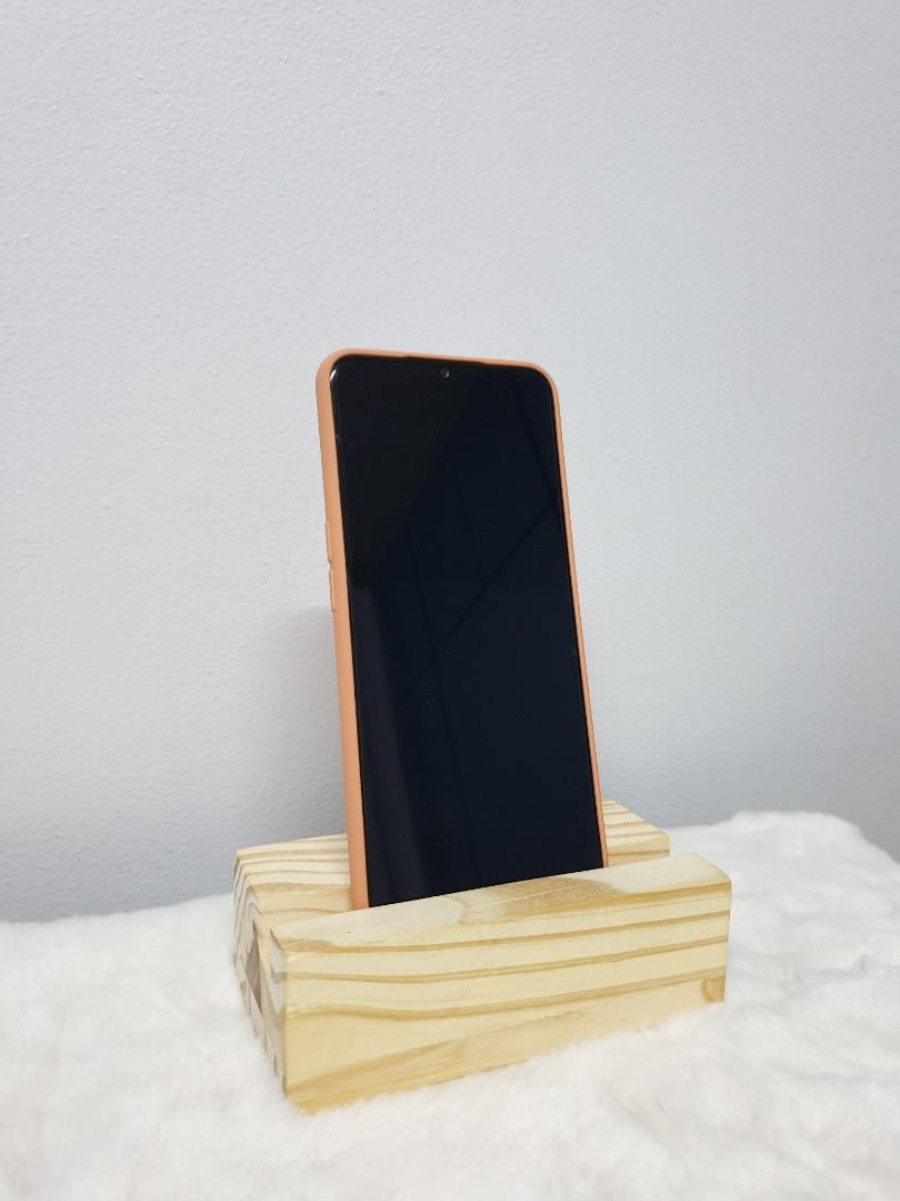 Wooden Cellphone Stand (Category: Mounts & Holders) located in Quezon City. Submitted by shakira999 (Listing ID 1057184708, Image 2). Description: Material: Palochina.