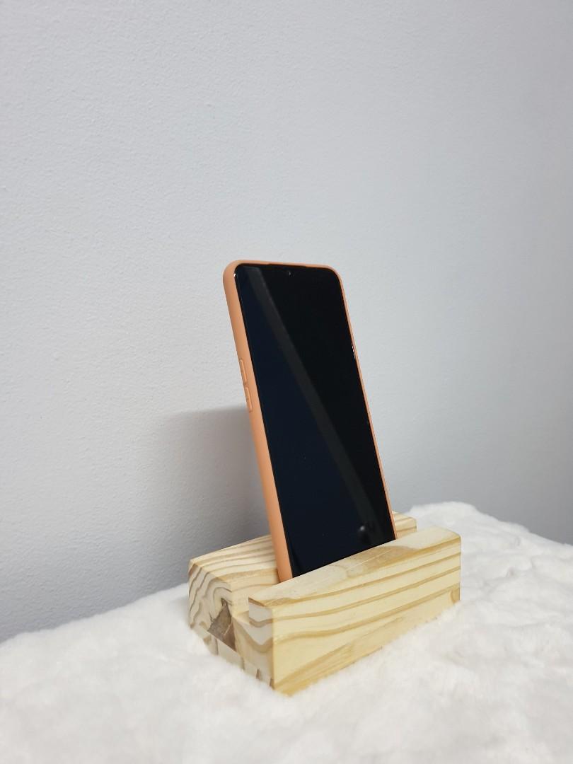 Wooden Cellphone Stand (Category: Mounts & Holders) located in Quezon City. Submitted by shakira999 (Listing ID 1057184708, Image 3). Description: Material: Palochina.