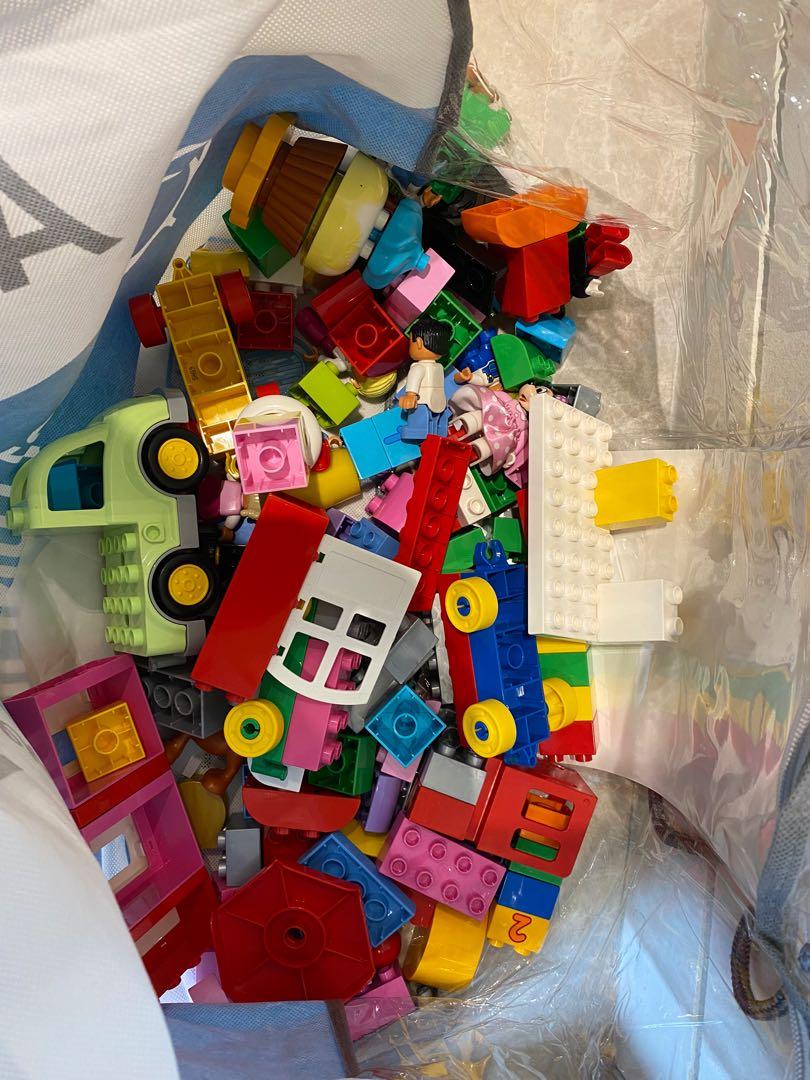 Assorted bricks (Category: Lego & Building Sets) located in Singapore. Submitted by arkaarka (Listing ID 1049151861, Image 3). Description: Other bricks as per picture .