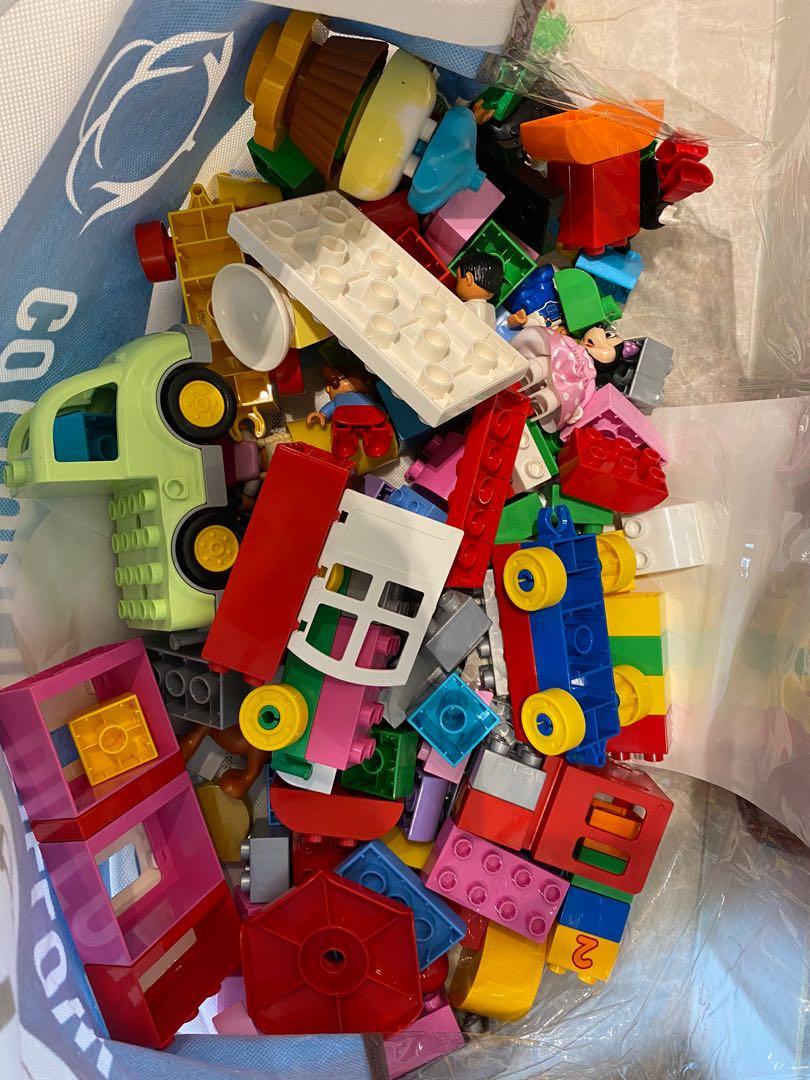 Assorted bricks (Category: Lego & Building Sets) located in Singapore. Submitted by arkaarka (Listing ID 1049151861, Image 4). Description: Other bricks as per picture .