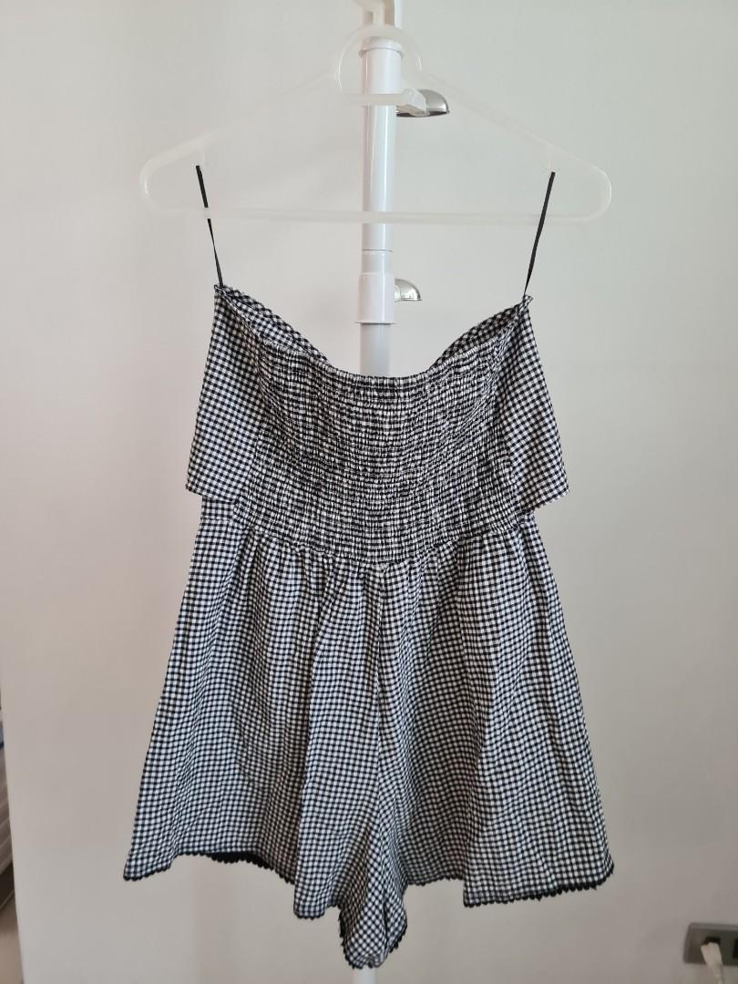 Berska tube romper (0101) (Category: Sets or Coordinates) located in Paranaque City. Submitted by stylebasement (Listing ID 1053157201, Image 2). Description: 7/10 condition..