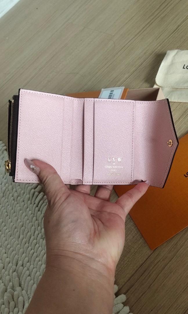 💖💯BRAND NEW LV ZOE COMPACT WALLET MINI SMALL M62933 ZOÉ WALLET LOUIS  VUITTON TRIFOLD ROSE BALLERINE Pink, Luxury, Bags & Wallets on Carousell