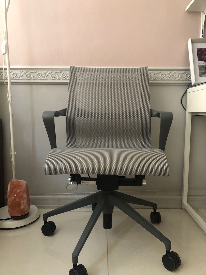 round gray table and chairs