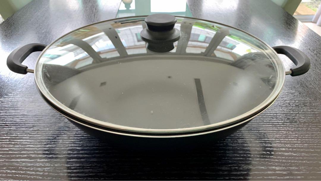 https://media.karousell.com/media/photos/products/2020/12/2/ikea_tolerant_wok_with_lid_40c_1606896676_b76e5697_progressive.jpg