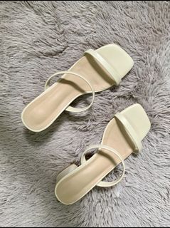 (Category: ) located in . Submitted by ying_preloved (Listing ID 1053077505, Image 1). Description: .