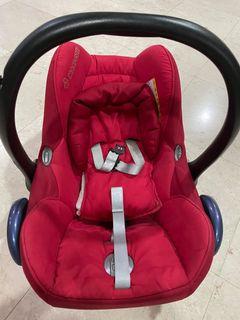 Maxi Cosi Car Seat and Carrier (Baby weight 0-13KG)