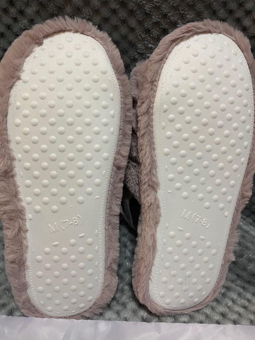Ariana grande sales fuzzy slippers