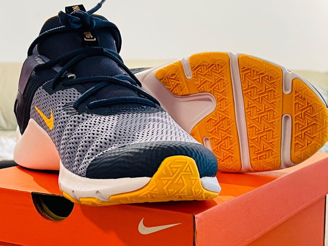 men's legend essential training sneaker