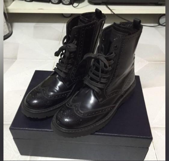 Prada （分類：Loafers）位於 Hong Kong。 由 nkklccn 提交（商品編號 1053172811，圖片 3）。簡介： Size 35.5。