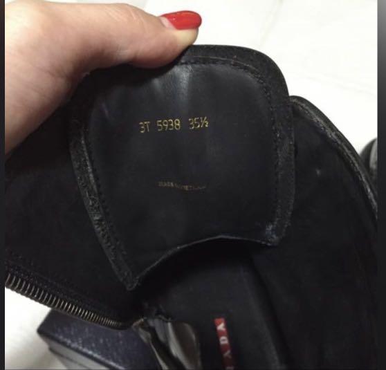 Prada （分類：Loafers）位於 Hong Kong。 由 nkklccn 提交（商品編號 1053172811，圖片 4）。簡介： Size 35.5。