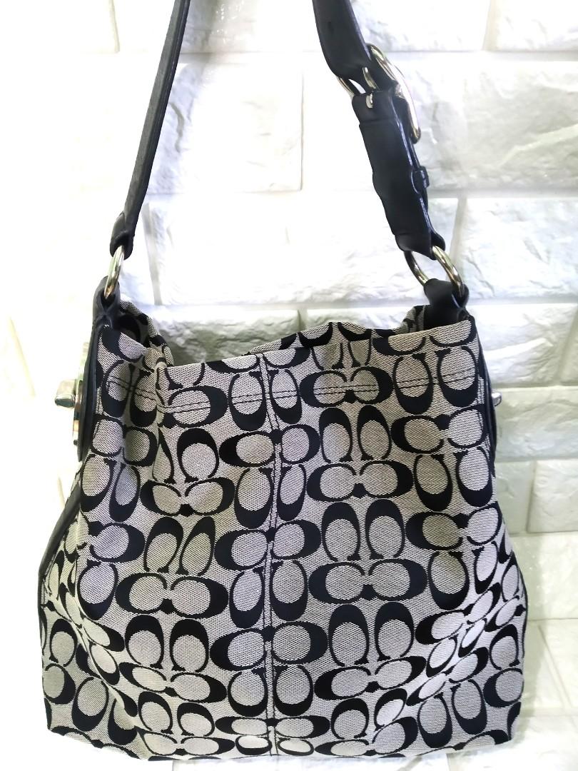 Coach Bag (Preloved) (Category: Luxury Bags & Wallets) located in Cavite. Submitted by divasbysam (Listing ID 1053227177, Image 1). Description: FYI: READ THE DESCRIPTION 👇 📣FOR SURE BUYER KINDLY CLICK "OFFER" ✅REPRICED ✅Preloved original COACH bag ✅Very good used condition ✅Payment upon reservation ✅Delivery c/o buyer ✅Location:Caloocan south ✅MOP: Gcash only! ❌No shopee checkout ❌No COD ❌No free shipping ❌No return, No exchange!.