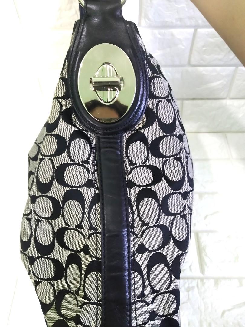 Coach Bag (Preloved) (Category: Luxury Bags & Wallets) located in Cavite. Submitted by divasbysam (Listing ID 1053227177, Image 2). Description: FYI: READ THE DESCRIPTION 👇 📣FOR SURE BUYER KINDLY CLICK "OFFER" ✅REPRICED ✅Preloved original COACH bag ✅Very good used condition ✅Payment upon reservation ✅Delivery c/o buyer ✅Location:Caloocan south ✅MOP: Gcash only! ❌No shopee checkout ❌No COD ❌No free shipping ❌No return, No exchange!.