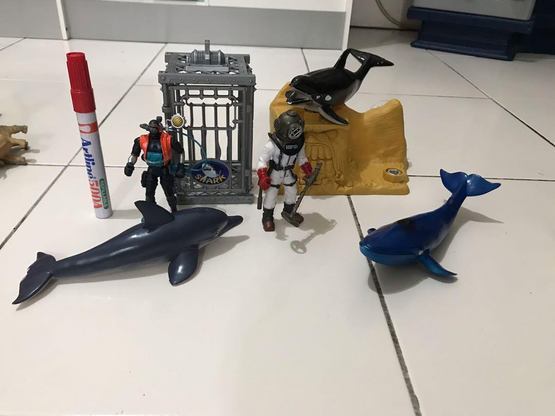Shark attack figure playset by animal deals planet