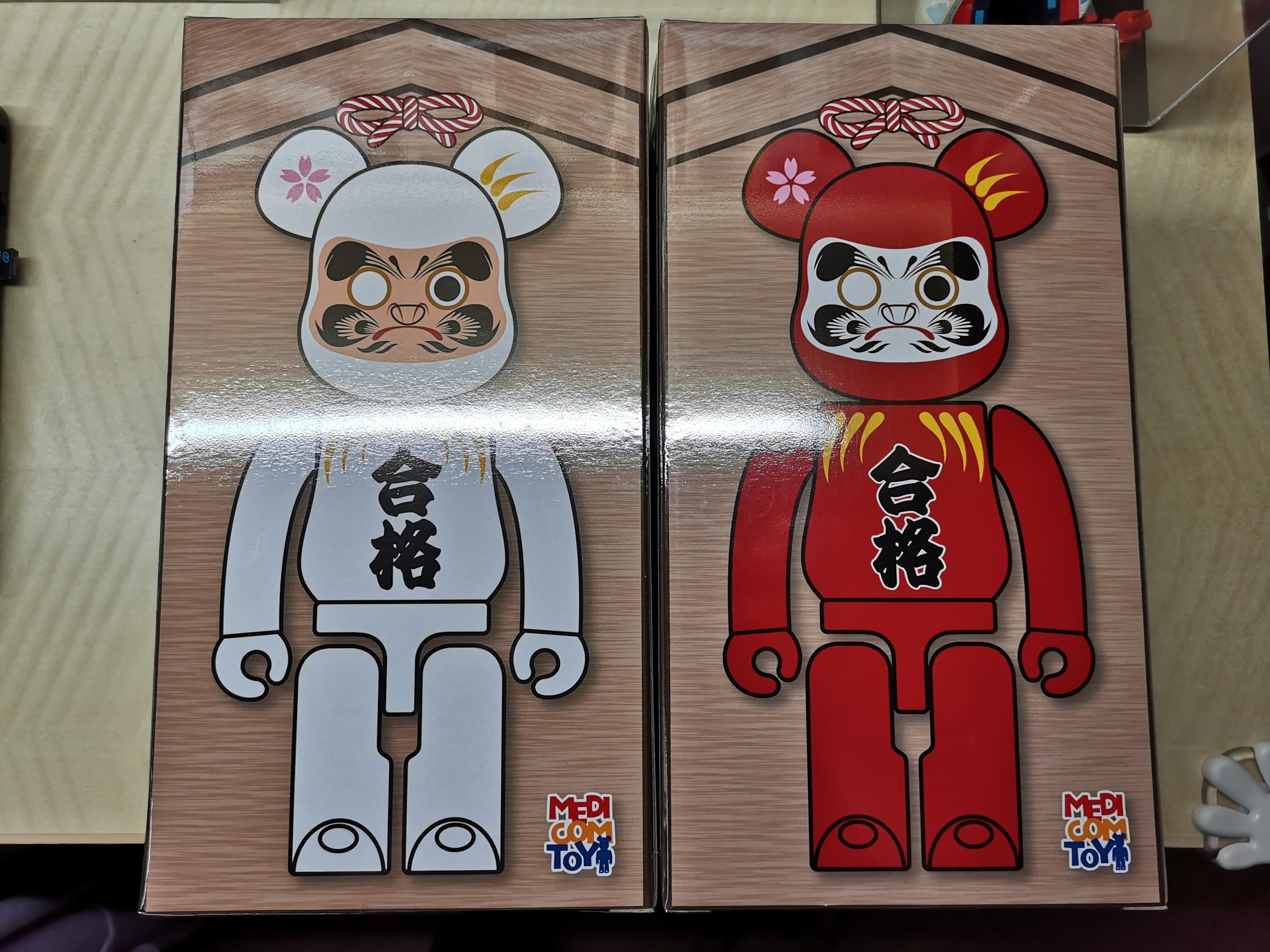 400 合格bearbrick 達摩達磨daruma 紅白一對不散全新未開封 興趣及遊戲 玩具 遊戲類 Carousell