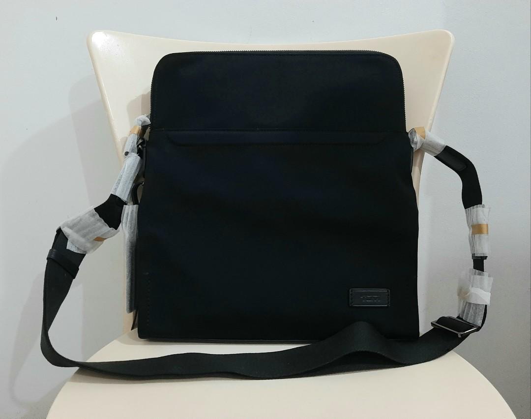 AUTHENTIC Tumi Stratton Crossbody Bag (Brand New!), Men's Fashion, Bags, Sling Bags on Carousell