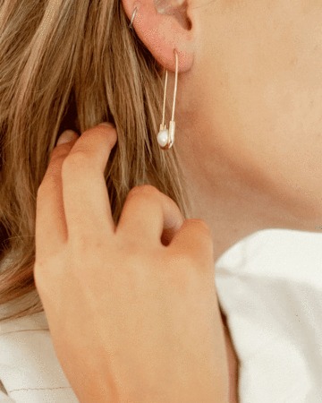 best dressed x en route jewelry safety pin earrings gold