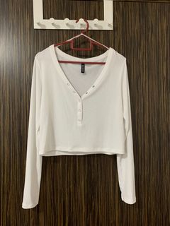 (Category: ) located in . Submitted by your_wardrobe_sg (Listing ID 1057367880, Image 1). Description: .