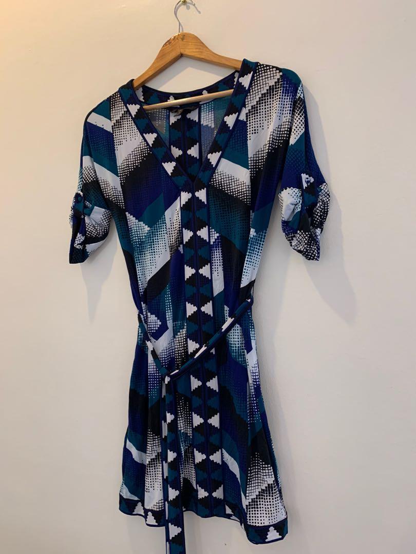 Excellent condition Bcbg printed silk jersey dress - xxs - runs big fits s up to m (Category: Dresses) located in Muntinlupa City. Submitted by shophen (Listing ID 1057406342, Image 3). Description: .