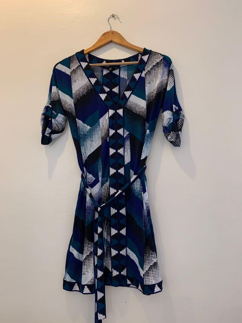 Excellent condition Bcbg printed silk jersey dress - xxs - runs big fits s up to m (Category: Dresses) located in Muntinlupa City. Submitted by shophen (Listing ID 1057406342, Image 2). Description: .