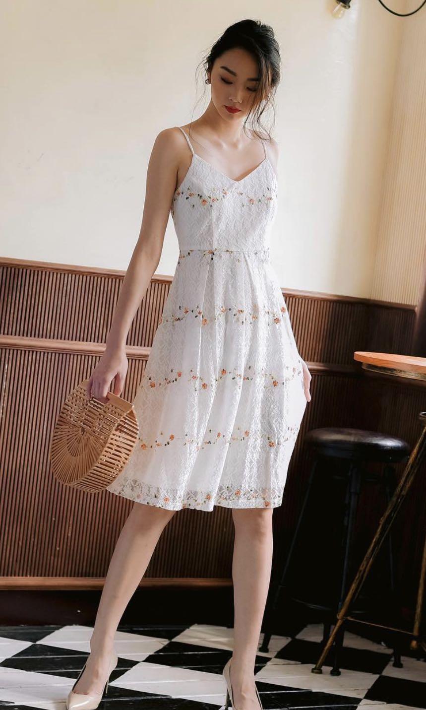 Fashmob macy lace dress in white Women s Fashion Dresses Sets Dresses on Carousell
