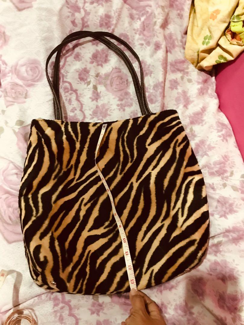 Kate Spade Tiger Striped Bag, Women's Fashion, Bags & Wallets, Purses &  Pouches on Carousell