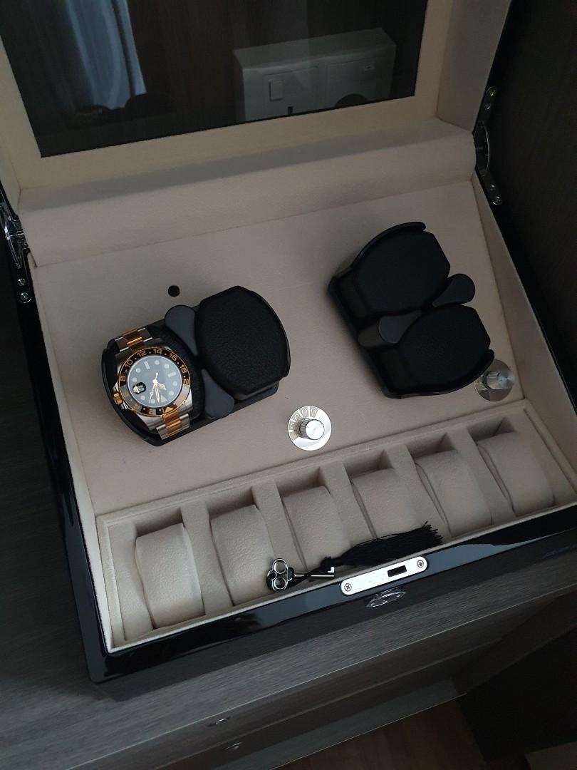 Watch winder with discount lock