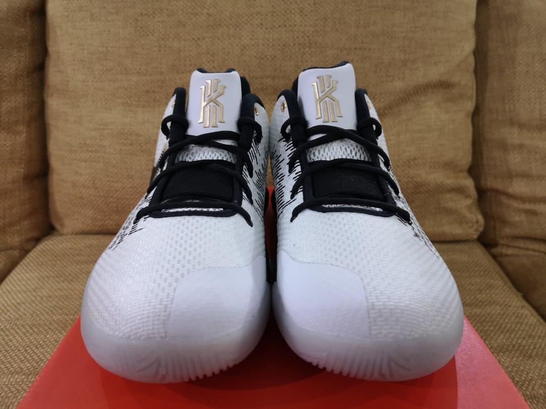 Kyrie flytrap ii white/metallic gold discount