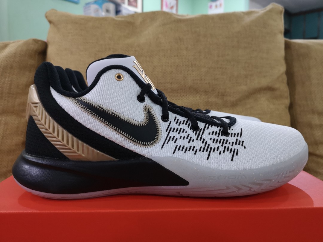 Men's kyrie flytrap ii basketball shoe top