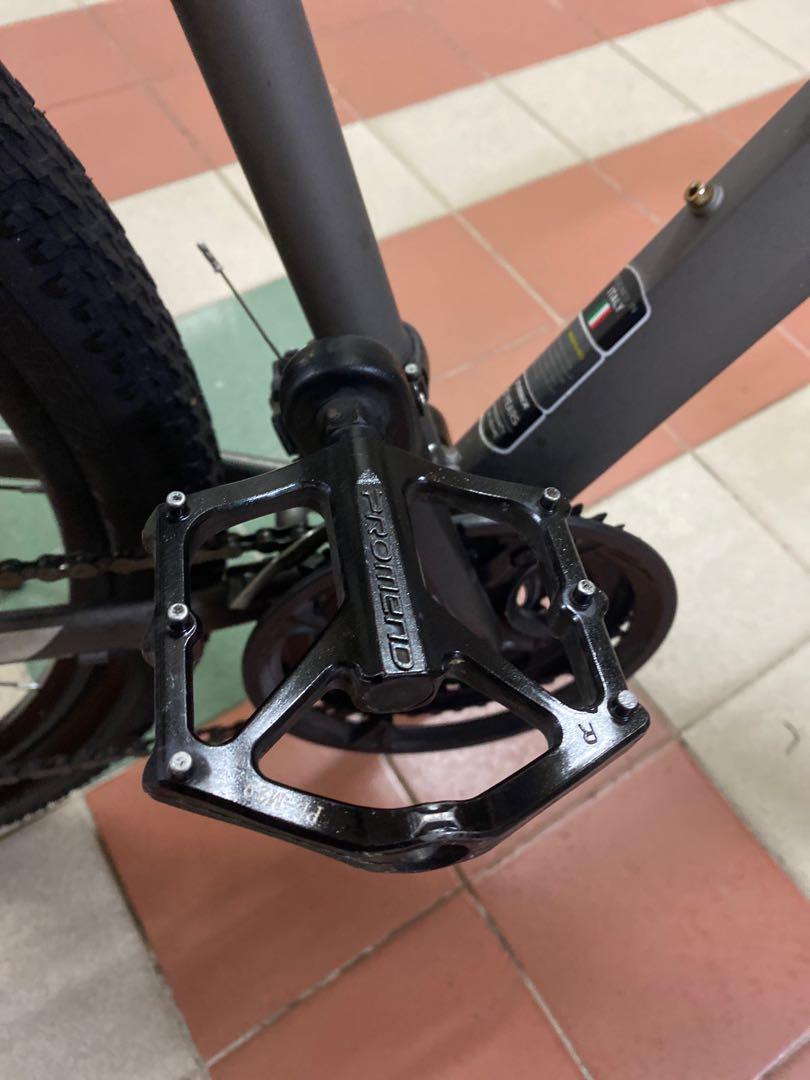 TRINX (Category: Bicycles) located in Singapore. Submitted by jonaschoww (Listing ID 1056576067, Image 6). Description: I used this bike for grabfood used only about 10 times and im lazy to do grabfood liao too tired the bicycle park at my house n rot what u see is what u get freebies are lights should be working and oso a bicycle lock and free phone holder. Im not in a rush to sell so no lowballer pls i wont entertain.