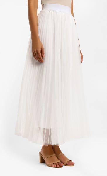 Tulle Pleated Skirt Aina Hariz Womens Fashion Bottoms Skirts On Carousell