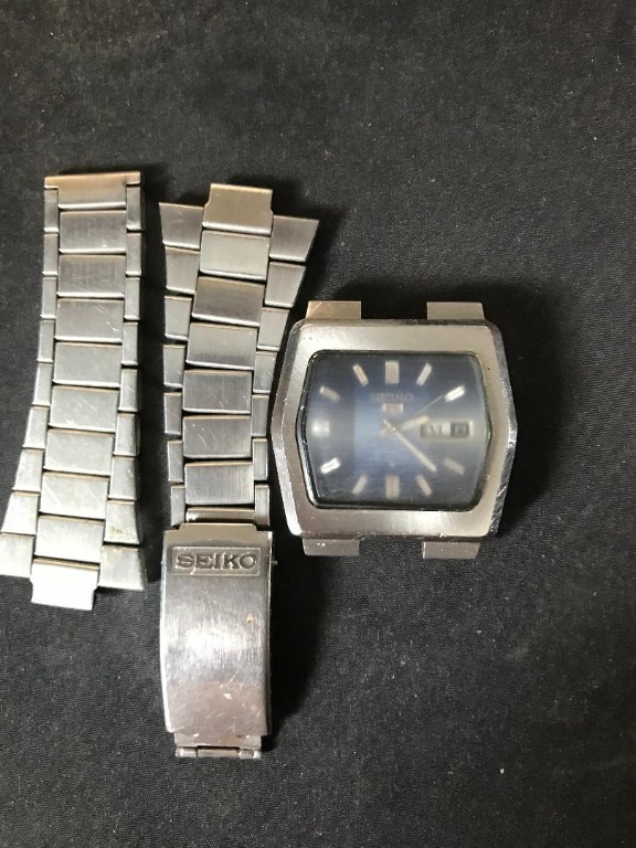 Vintage Seiko 5 with original bracelet (For repair/parts), Luxury, Watches  on Carousell
