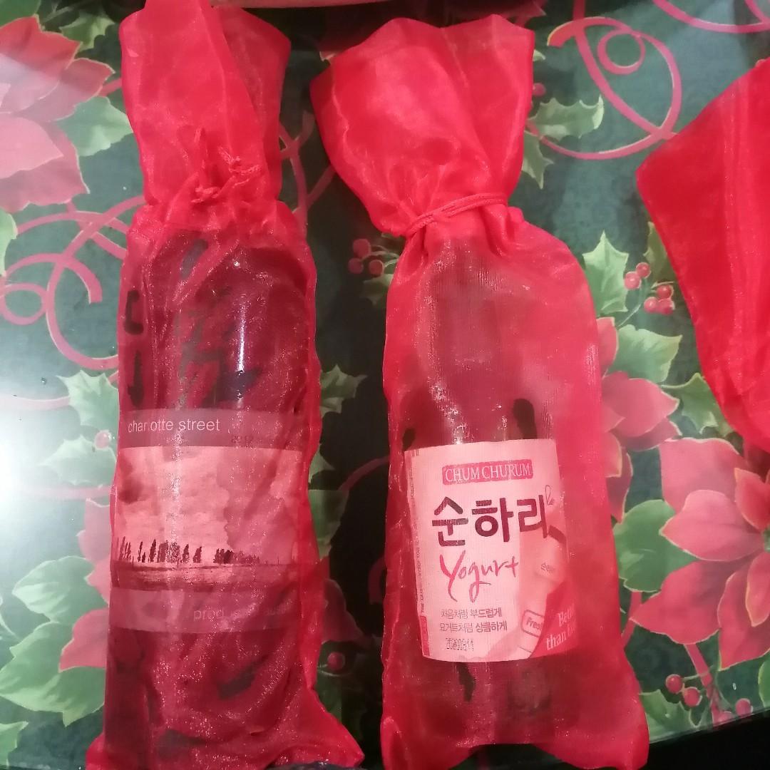 Wine Bag (Category: Beverages) located in Manila. Submitted by ms.lorenzo (Listing ID 1050622388, Image 3). Description: Wine Bag Wine holder slim standard 750ml bottle Red color only 10pesos each (wholesale).