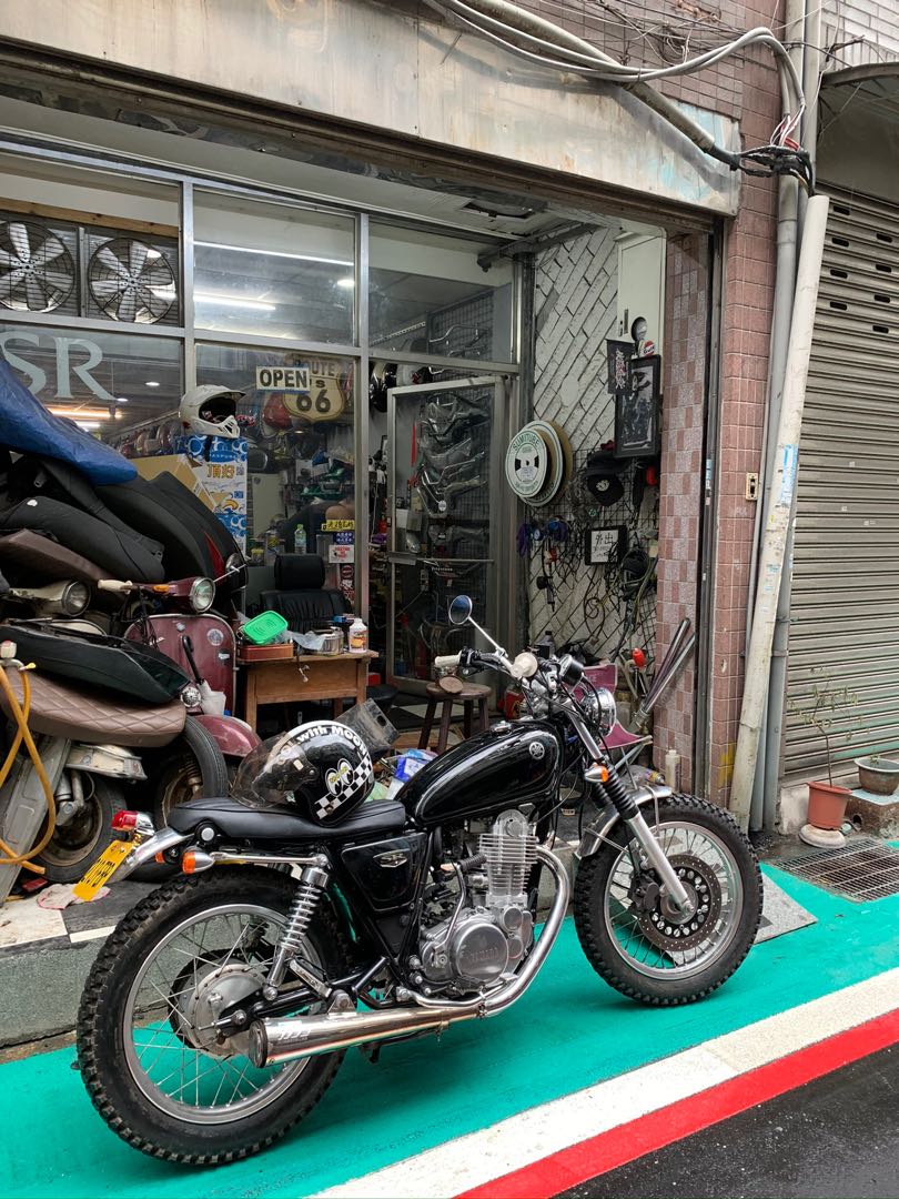 Yamaha Sr400 機車 二手機車在旋轉拍賣