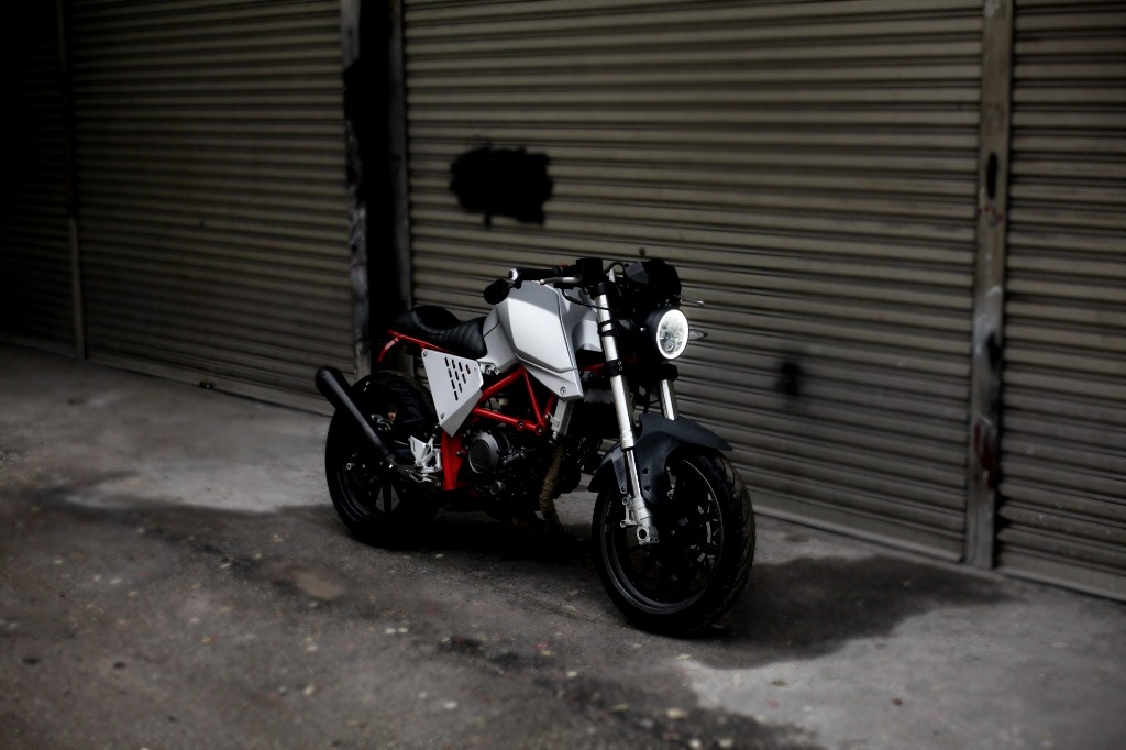 benelli tnt 250 cafe racer