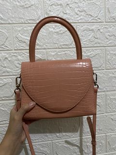 (Kategori: ) berada di . Dikirim oleh crlfthk (ID iklan 1057695918, Gambar 1). Deskripsi: .