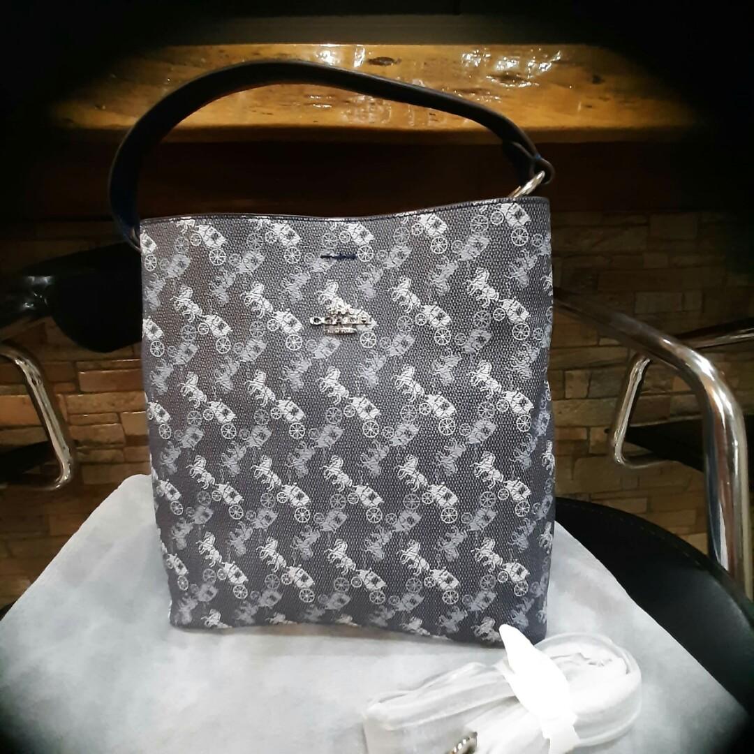 Town Bucket Bag With Horse And Carriage Print 2024 ozogama.lt