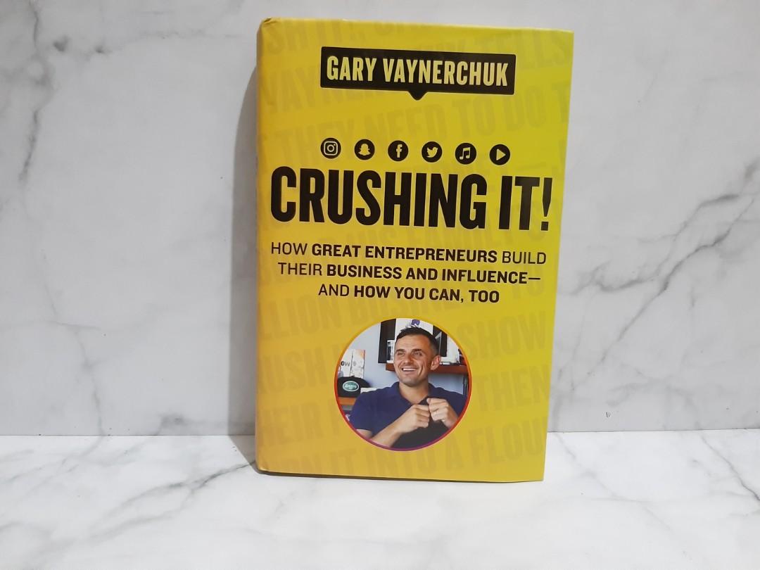 CRUSHING IT ! By gary vaynerchuk, Buku & Alat Tulis, Buku di Carousell
