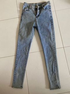 (Category: ) located in . Submitted by comeraidmycloset (Listing ID 1057622852, Image 1). Description: .