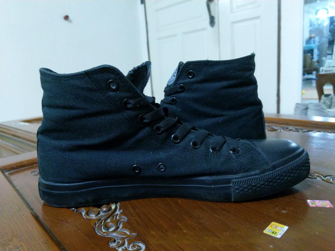 Dunlop Original Black Canvas Shoes UK7 US8 Sneakers Men s Fashion