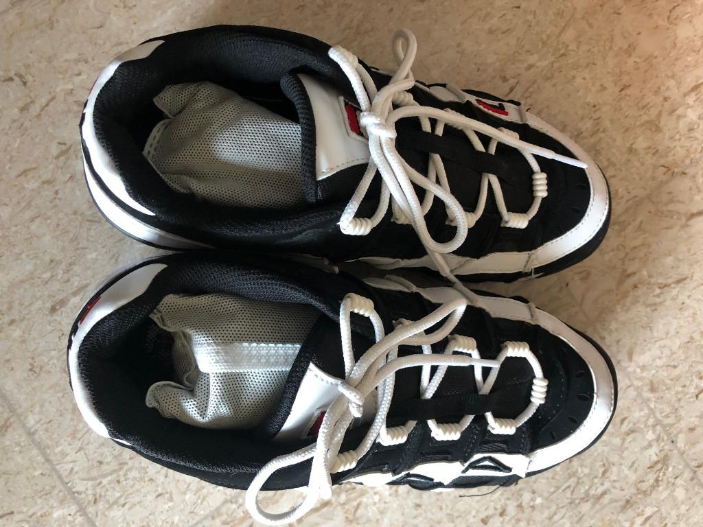 White and black best sale fila shoes