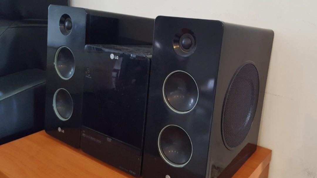 LG Mini Home Theater Sound system. With USB port and CD drive. MP3
