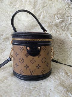 (Category: ) located in . Submitted by 88wardrobe (Listing ID 1057549806, Image 1). Description: .