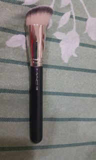 由 perfumers (刊登 ID 1057623505，圖片 1) 提交，位於 的 (類別：)，說明：。