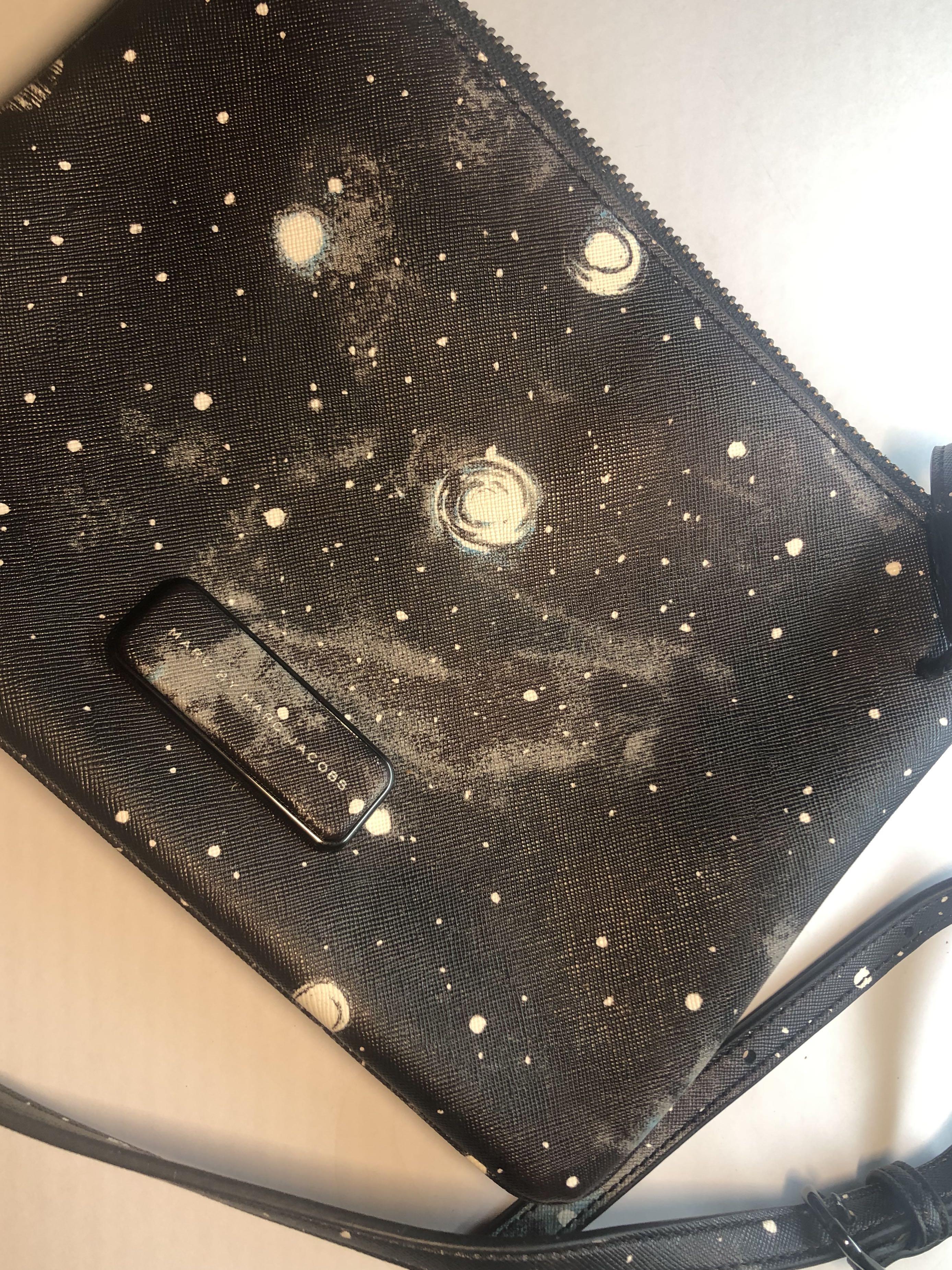 MARC BY MARC JACOBS 'Double Percy' Crossbody Bag (Category: Luxury Bags & Wallets) located in Quezon City. Submitted by xxx11 (Listing ID 1057655966, Image 3). Description: Retails for $250 = 12,000pesos Used less than 5 times and in good condition! 100% GUARANTEED AUTHENTIC Quality: 10/10 - no damages * No box included *Open for negotiation .