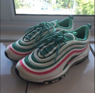 (Category: ) located in . Submitted by hautewear (Listing ID 1057729326, Image 1). Description: .