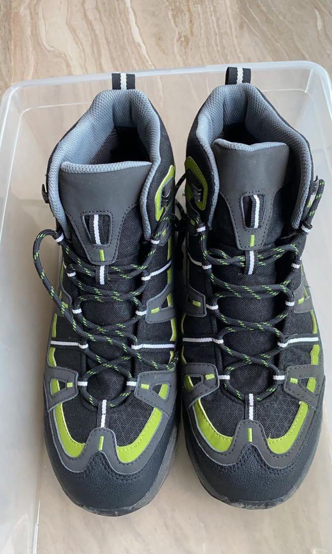 Quechua trekking shoes