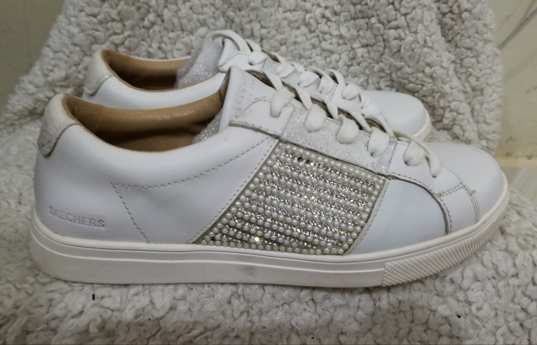 skechers white and silver sneakers