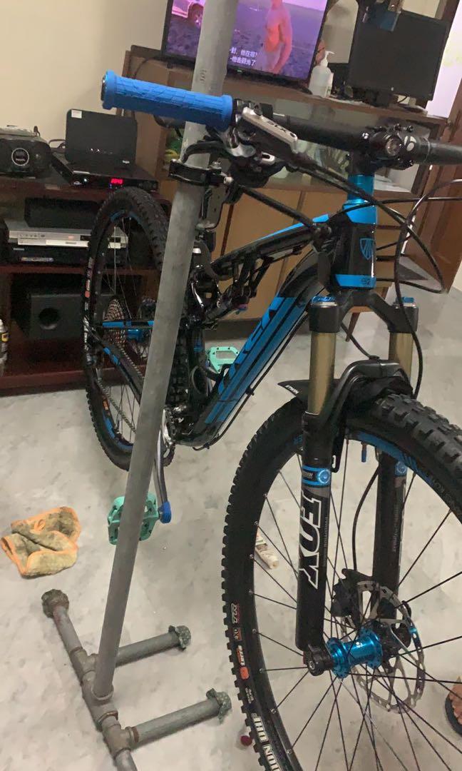 Superfly 8 Trek 29 S Sports Equipment Bicycles Parts Bicycles on Carousell
